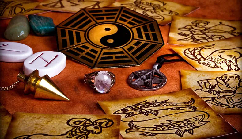 ZODIAQUE, YIN ET YANG, RUNES, PENDULE, BALANCE