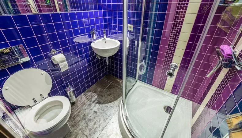 FÜRDŐSZOBA, TOALETTPAPÍR, WC-CSÉSZE, CSEMPE, WC-KEFE