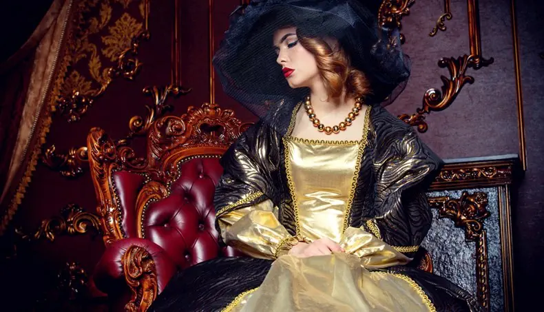 BEADS, GOLDEN, LIPS, LADY, CURLS