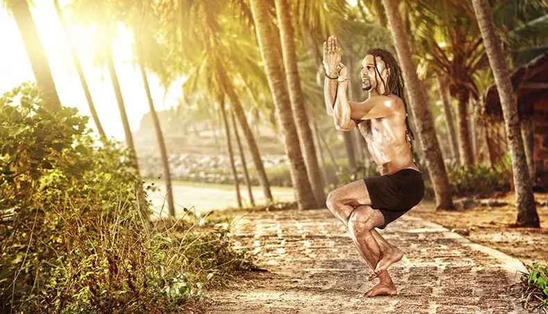 YOGA, DREADLOCKS, ASANA, EVENWICHT, KORTE BROEK