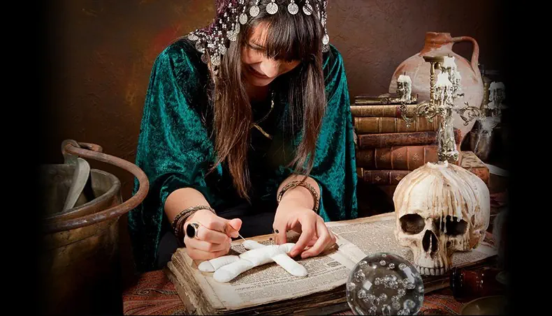 VOODOO, PĂPUȘĂ, AC, ȚIGANCĂ, TEXT