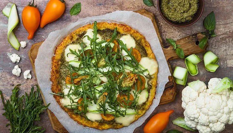 MOZZARELLA, CAULIFLOWER, ARUGULA, PIZZA, PESTO