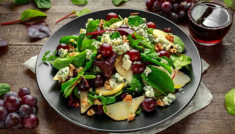 PEAR, BLUE CHEESE, SALAD, WALNUTS, GRAPES
