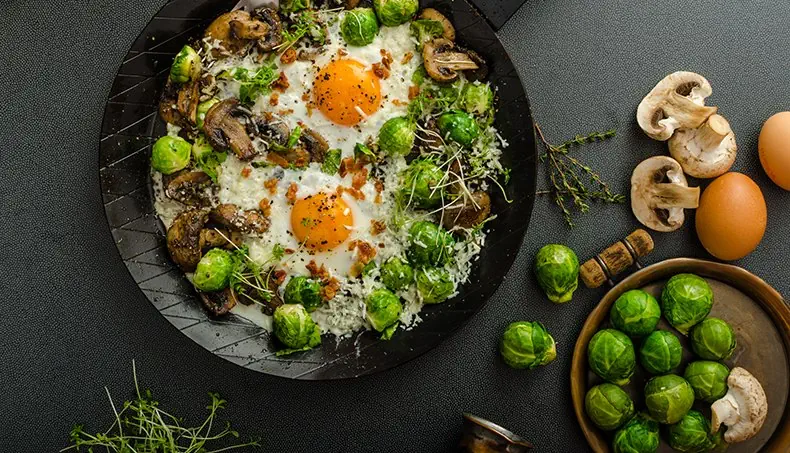 SPROUTS, MUSHROOMS, BRUSSELS SPROUTS, FRYING PAN, EGG