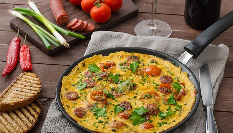 OMLETĂ, CHORIZO, MIC DEJUN, ROȘIE, CHILI