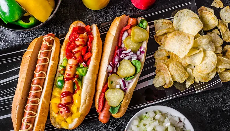 HOTDOG, UI, CHIPS, MOSTERD, KETCHUP