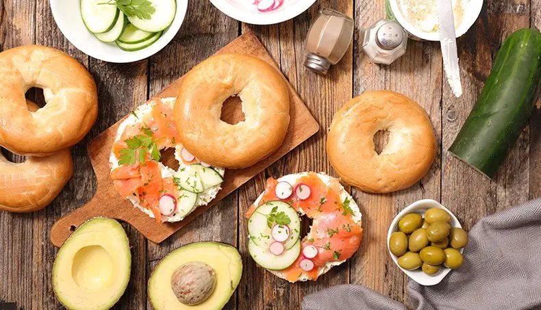 BAGEL, SANDWICH, AVOCADO, RADISE, LAKS