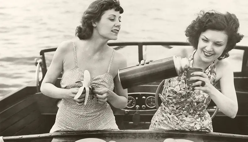 VINTAGE, MOTORBOAT, SNACK, THERMOS, SWIMSUIT
