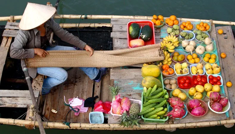MARKET, MELON, PINEAPPLE, STRAW MAT, FRUITS