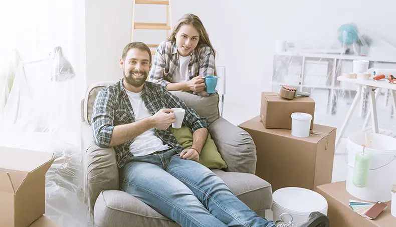 RENOVATION, COFFEE BREAK, COUPLE, BOX, ARMCHAIR