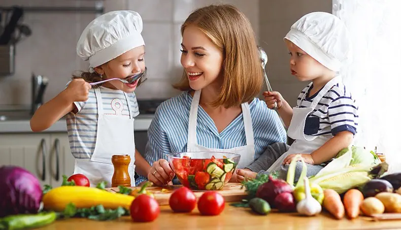 HEALTHY FOOD, SALAD, APRON, VEGETABLES, TODDLER