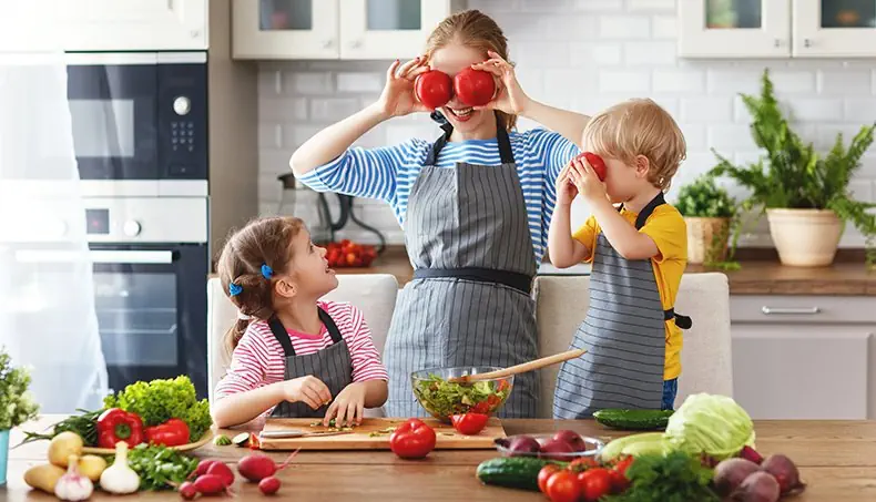 VEGETABLES, SALAD, RADISH, CHILDREN, APRON