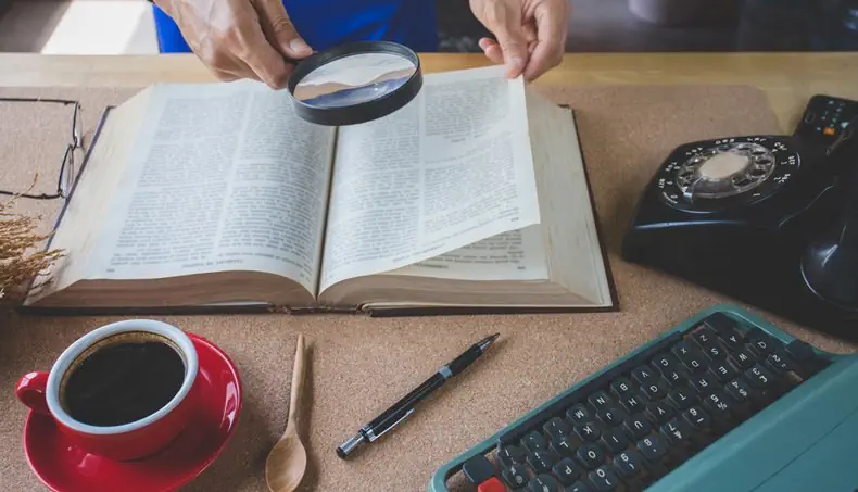 MAGNIFIER, COFFEE, SAUCER, SPOON, PEN