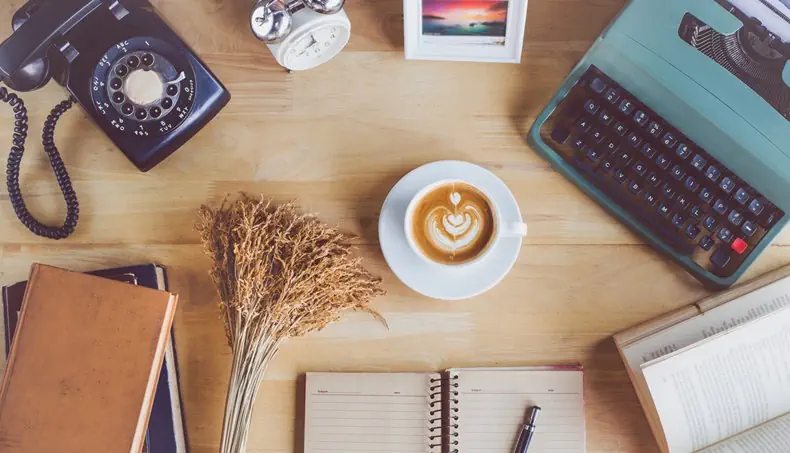 HERBARIUM, BØGER, CAPPUCCINO, TELEFON, LEDNING