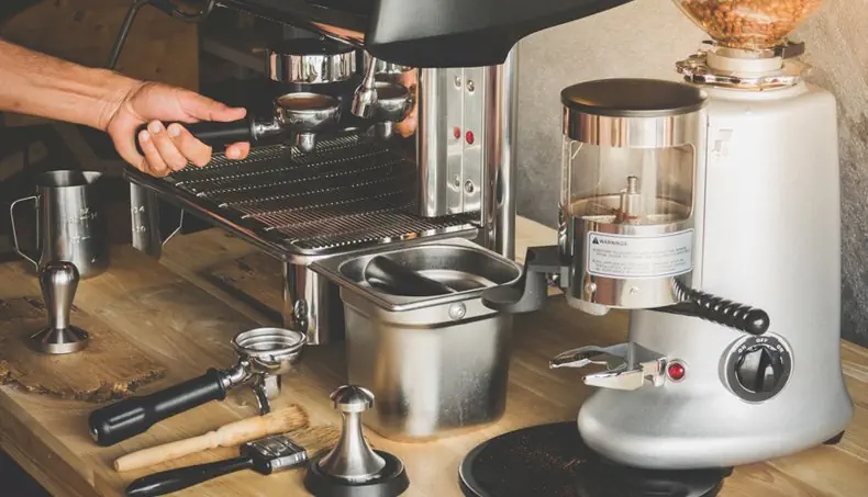 COFFEE MACHINE, COFFEE, COFFEE GRINDER, BRUSH, INDICATOR