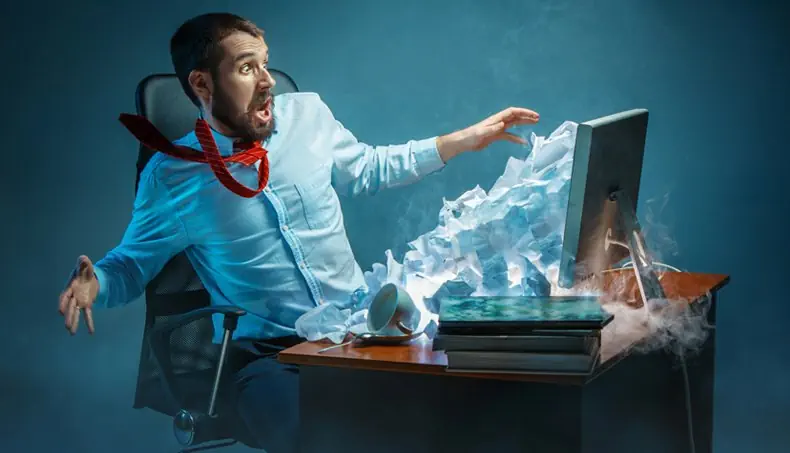 SPAM, FRIGHT, DESK, MONITOR, BOOKS