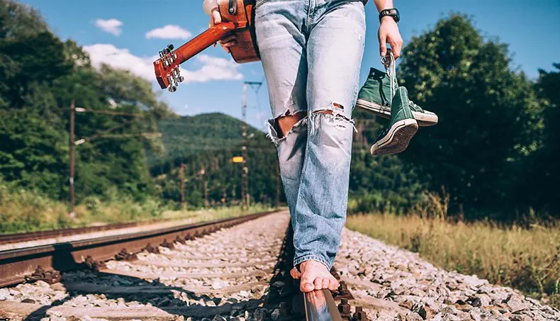 GUITARE, TRAVERSES, TOUCHE, BASKETS, JEAN