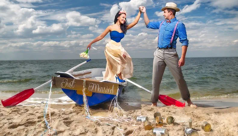 BOAT, PADDLE, SAND, INSCRIPTION, SUSPENDERS