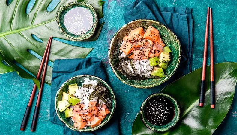 ÇUBUKLAR, SOYA SOSU, SOMBALIĞI, PIRINÇ, AVOKADO