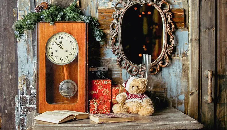CLOCK, PENDULUM, CLOCK FACE, MIRROR, HANDLE