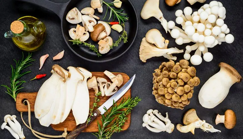 PILZE, ZEHE, PFANNE, SHIITAKE, ÖL