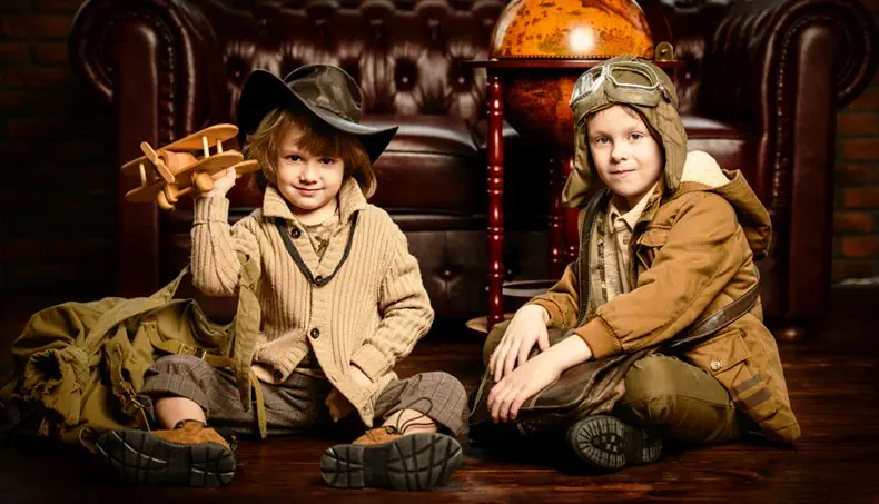 AIRPLANE, HAT, JACKET, SOLE, GLOBE