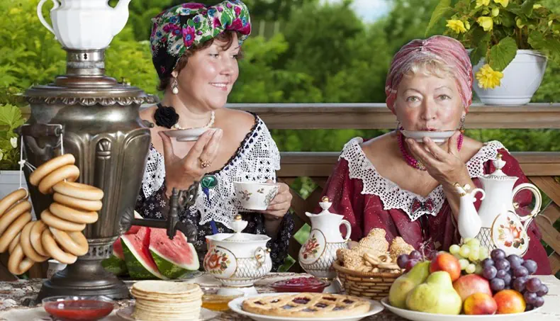 TÉ, TARTA, FRUTAS, SUSHKI, SAMOVAR