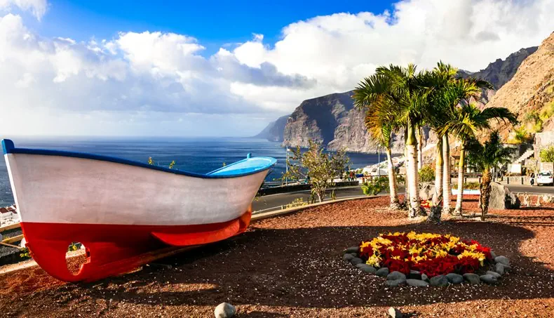 BOAT, FLOWERBED, PALM, CLIFF, SKY