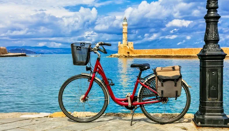 BICICLETĂ, FAR, STÂLP FELINAR, MARE, COȘ