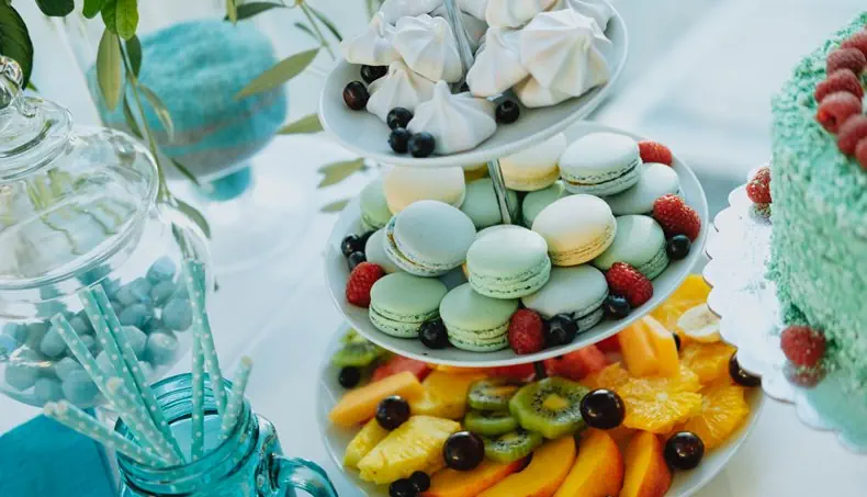 STRAW, MERINGUES, MACARONS, CAKE, RASPBERRIES