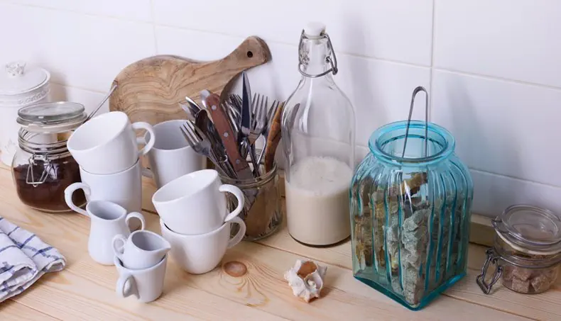 CANE SUGAR, CREAMER, TOWEL, UTENSILS, SEASHELL