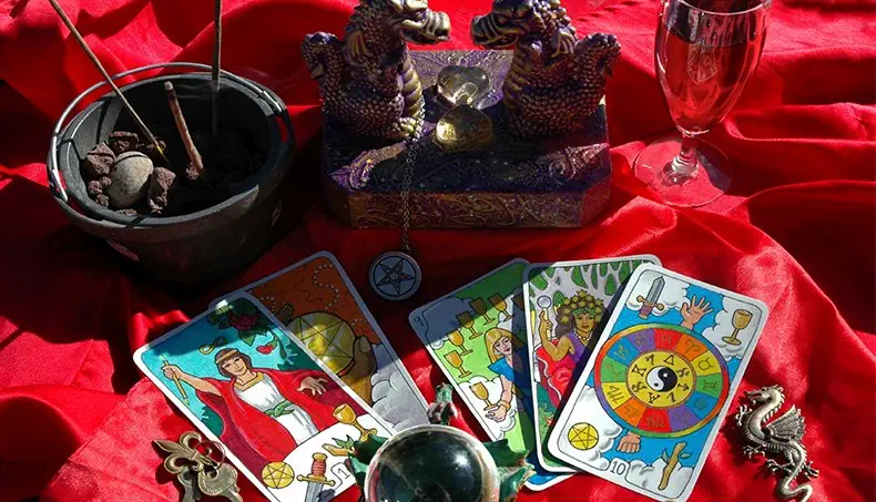 TAROT, DRAGON, KEYS, AMULET, YIN YANG