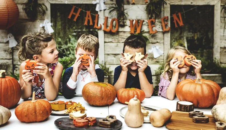 GRÆSKAR, HALLOWEEN, BØRN, SPØGELSE, BOGSTAV