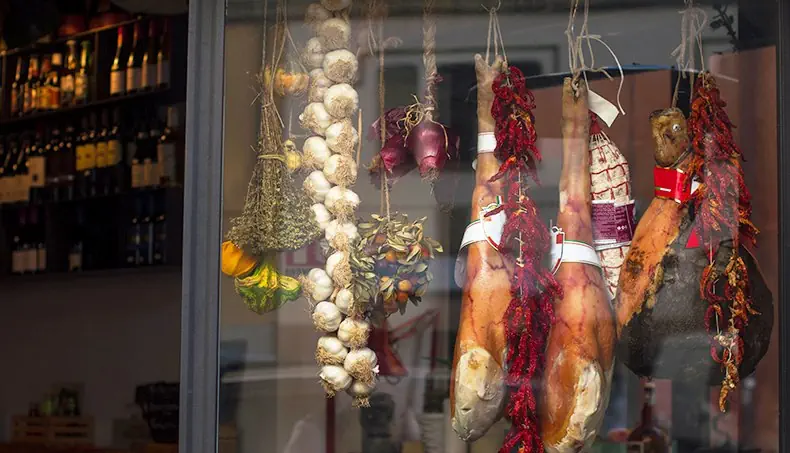 BUNCH, GARLIC, ONION, SHOWCASE, WINE