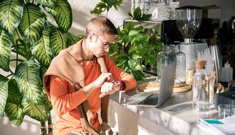 WAITING, CAFE, LAPTOP, PULLOVER, JAR