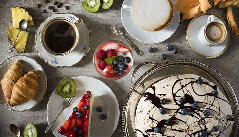 KIWI, CAKE, CROISSANT, CAPPUCCINO, BLUEBERRIES