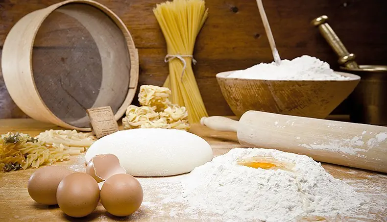 FARINE, ŒUF, SPAGHETTIS, PÂTE, MORTIER