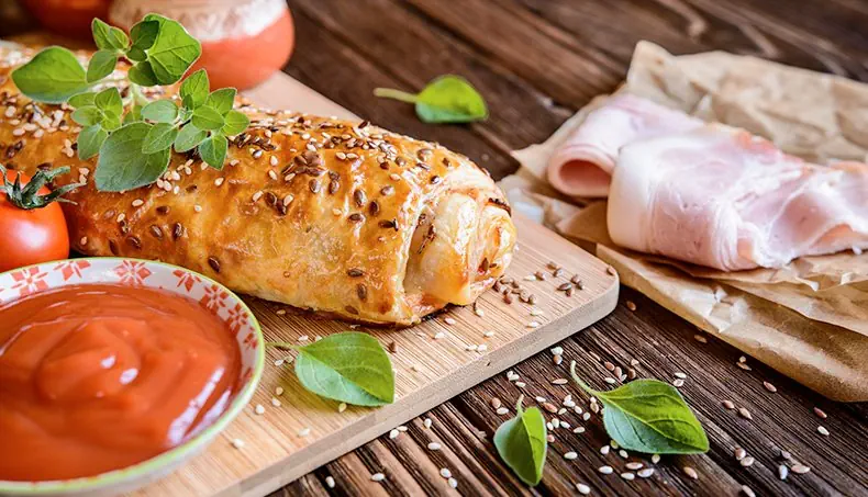 STRUDEL, HAM, TOMATO SAUCE, CRUST, APPETIZER