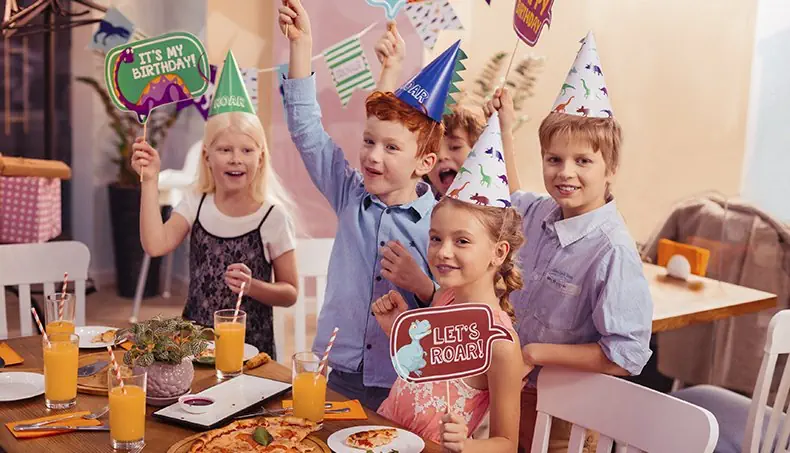 ANIVERSÁRIO, ANIVERSÁRIO, CHAPÉU DE FESTA, DINOSSAURO, CAMISA