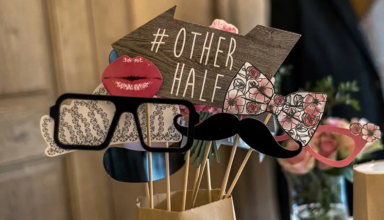 HASHTAG, LIPS, MOUSTACHE, GLASSES, ARROW
