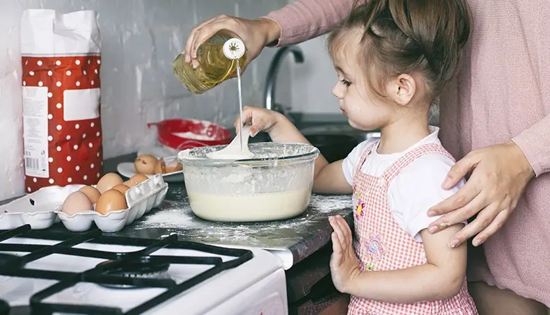 EGGS, OIL, BATTER, COOKING, GIRL