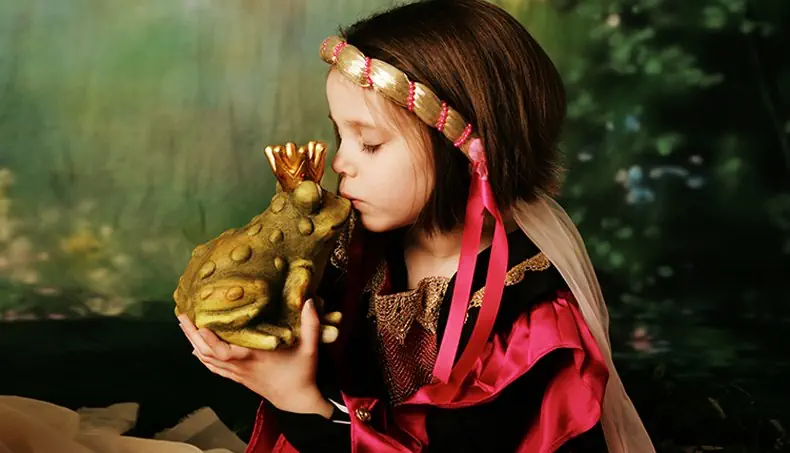 PRINCESSE, CRAPAUD, VERRUE, BAISER, RUBAN