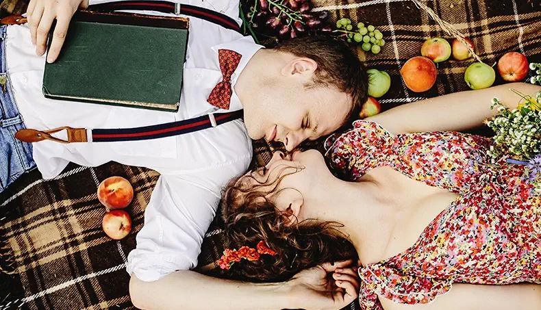 ROMANCE, BOW TIE, SUSPENDERS, DECOLLETE, GRAPES