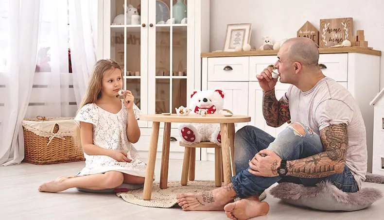TÉ, NIÑA, TATUAJE, MARCO, CÓMODA