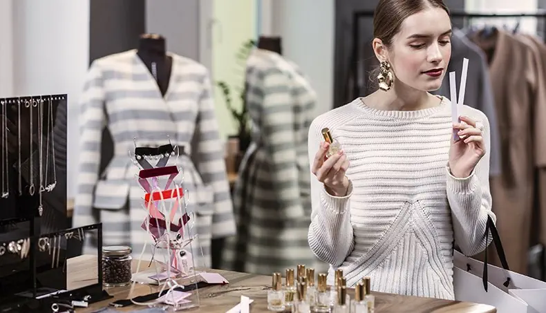 SHOPPING, PERFUME, VIAL, OVERCOAT, JEWELRY