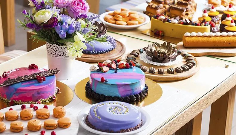 CAKE, MACARONS, CANDIES, BOUQUET, ROLL