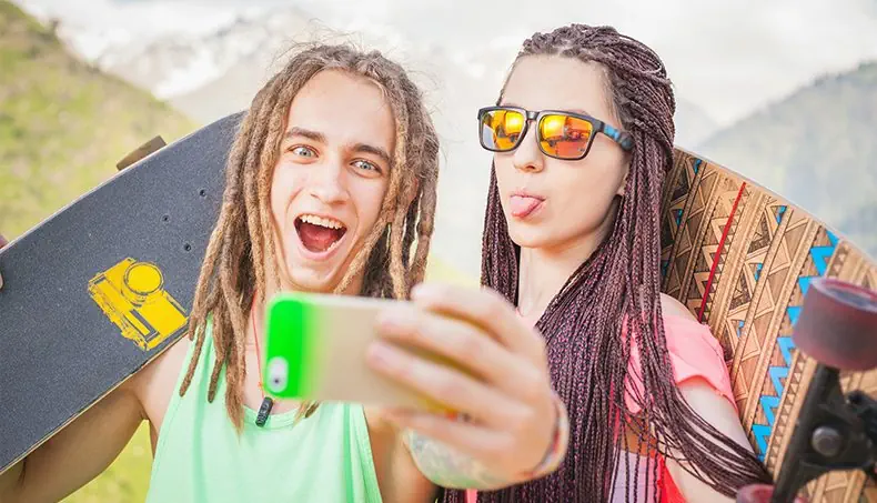 SKATEBOARD, DREADLOCKS, TRESSE, AUTOPORTRAIT, DÉBARDEUR