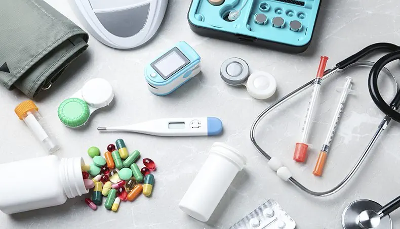 CASE, BLISTER PACK, STETHOSCOPE, THERMOMETER, SYRINGE