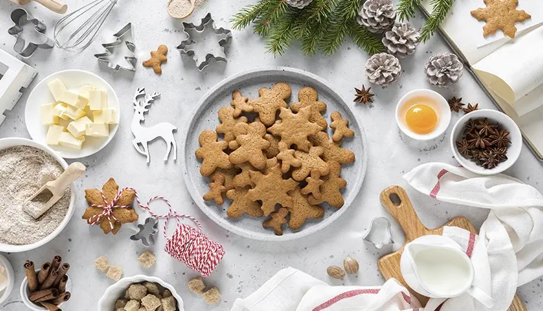STAR ANISE, PAGES, CREAMER, NUTMEG, GINGERBREAD