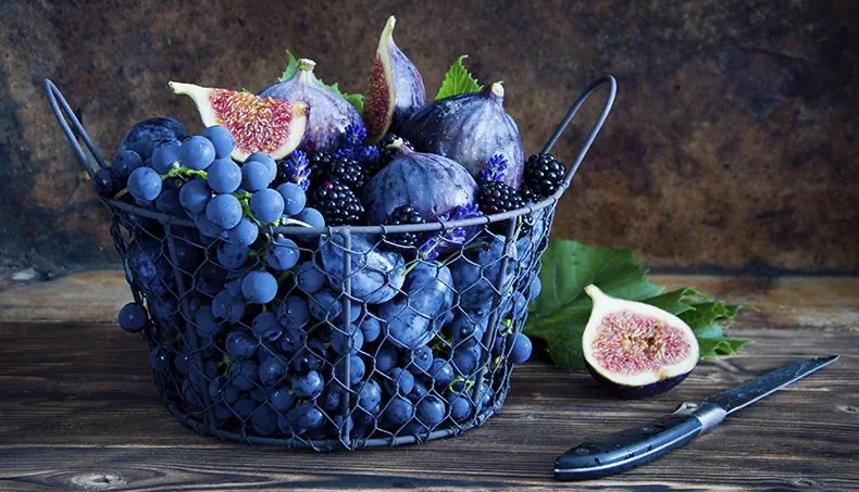 GRAPES, FIGS, BLACKBERRY, KNIFE, BASKET